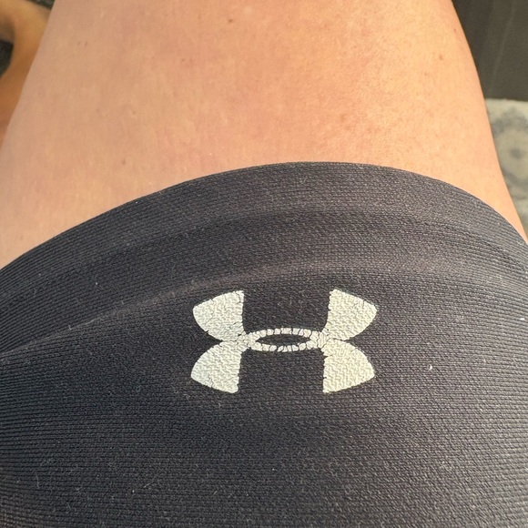 Well Worn WARM Under Armour Women's Workout Black Shorts - Picture 6 of 11
